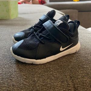 Toddler boy Nike sneakers